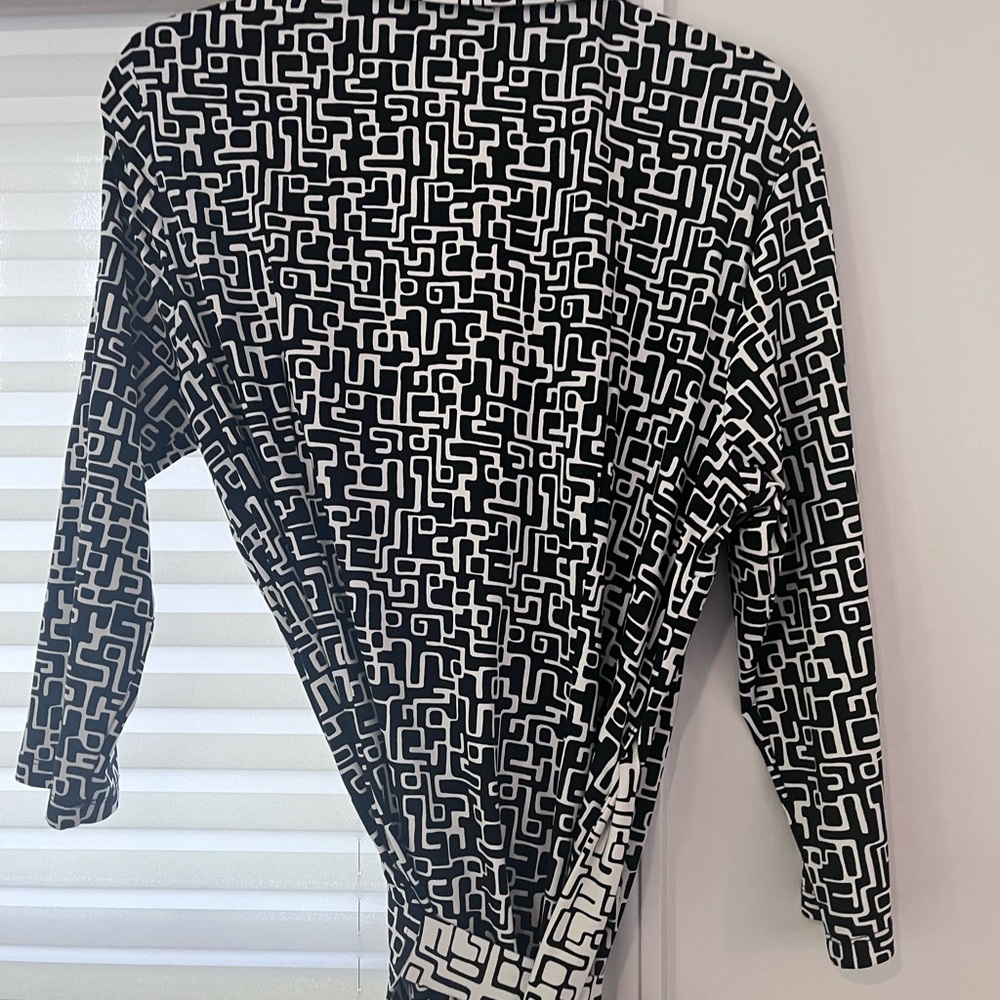 J McLaughlin black and white wrap dress - Picture 6 of 10